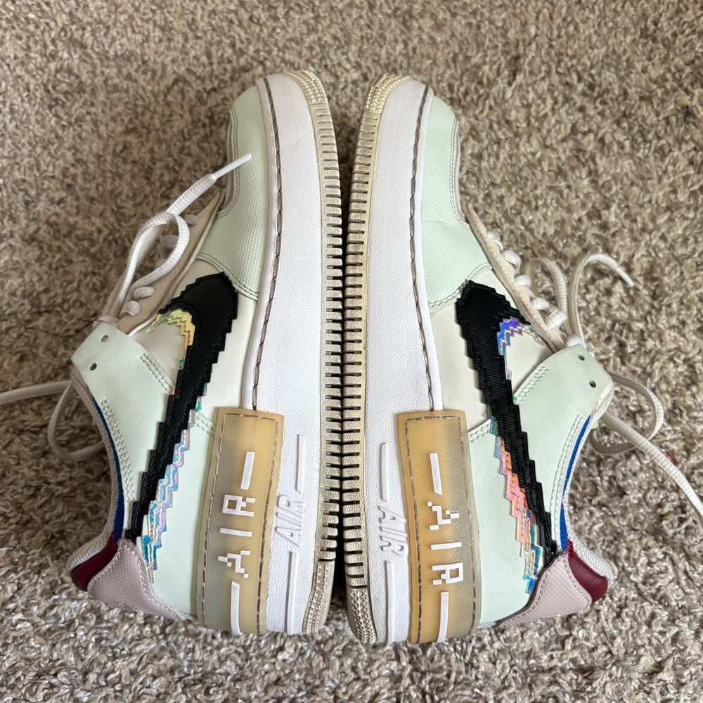 Nike Air Force 1 Shadow SE Pixel Swoosh in the Barely Green woman’s Size 9 - Picture 6 of 7